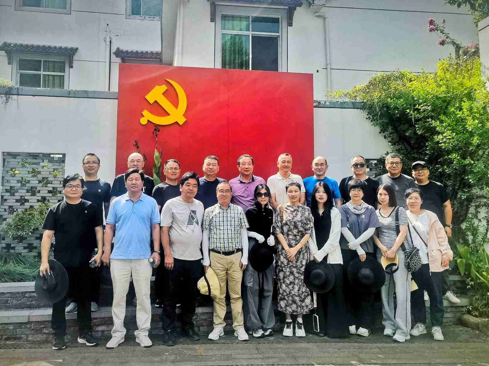 1735281140292257.jpg 1735281140292257.jpg